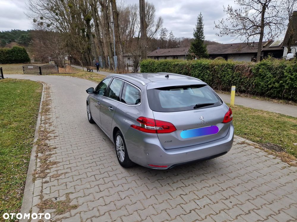 Peugeot 308 - 8