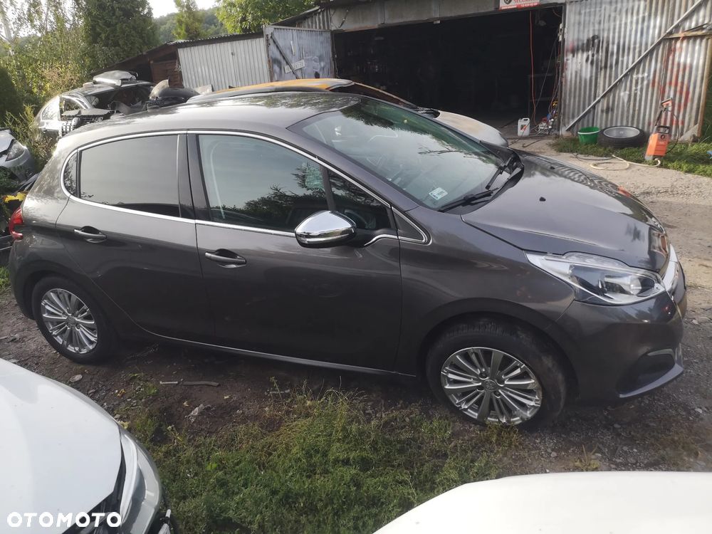 Peugeot 208 - 6
