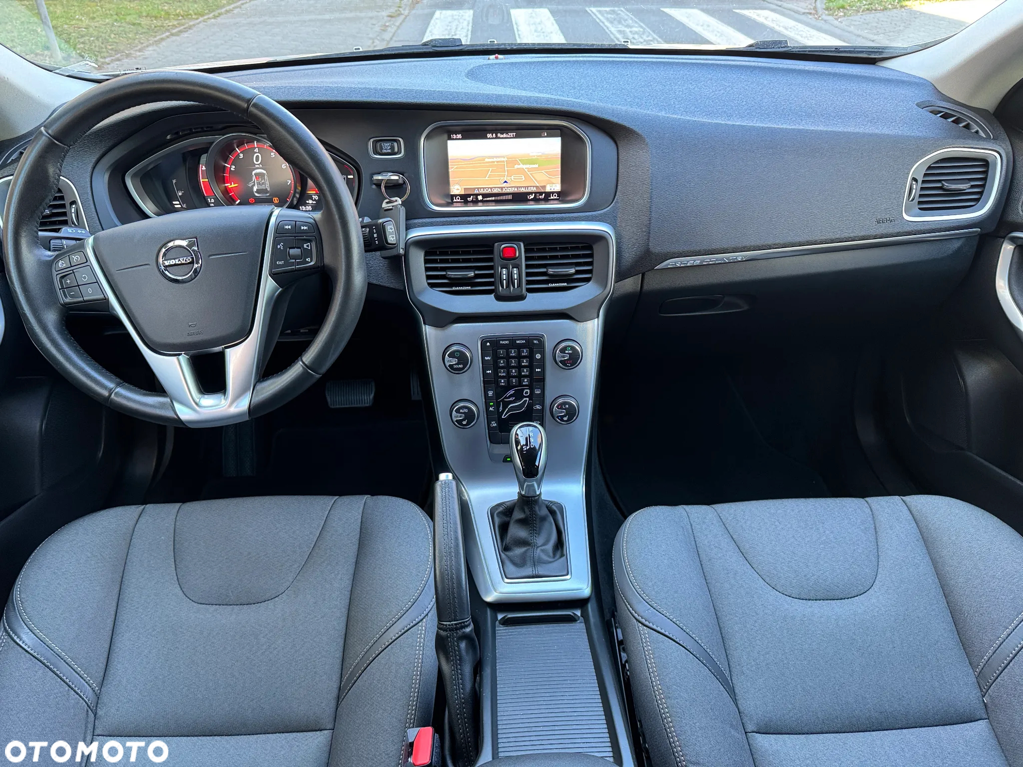 Volvo V40 Cross Country T3 Drive-E Momentum - 4