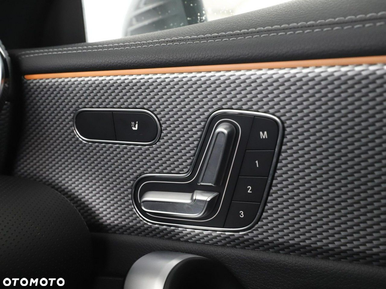 Mercedes-Benz CLA 250 E Progressive 8G-DCT - 35