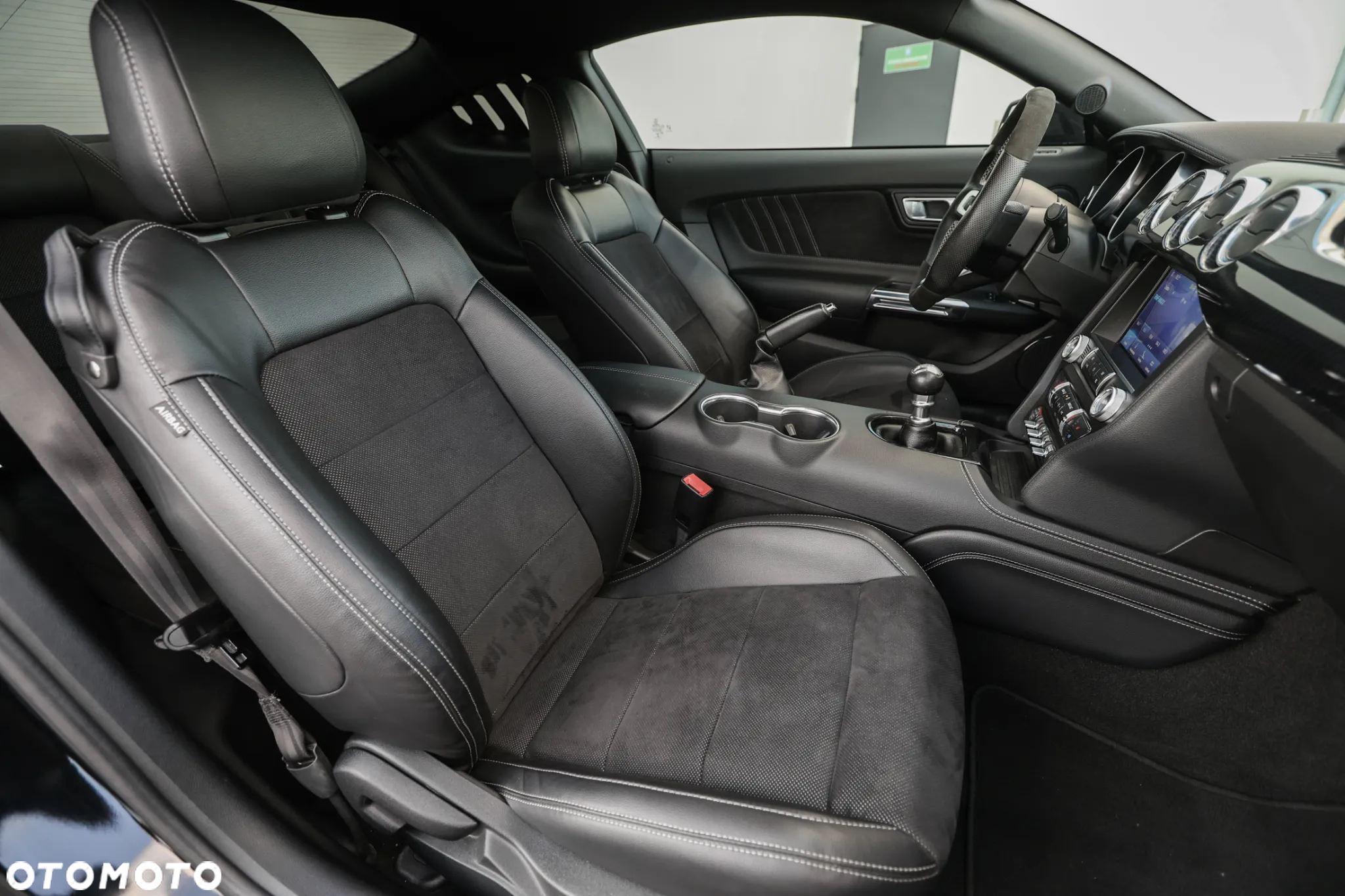 Ford Mustang 5.0 V8 GT - 24
