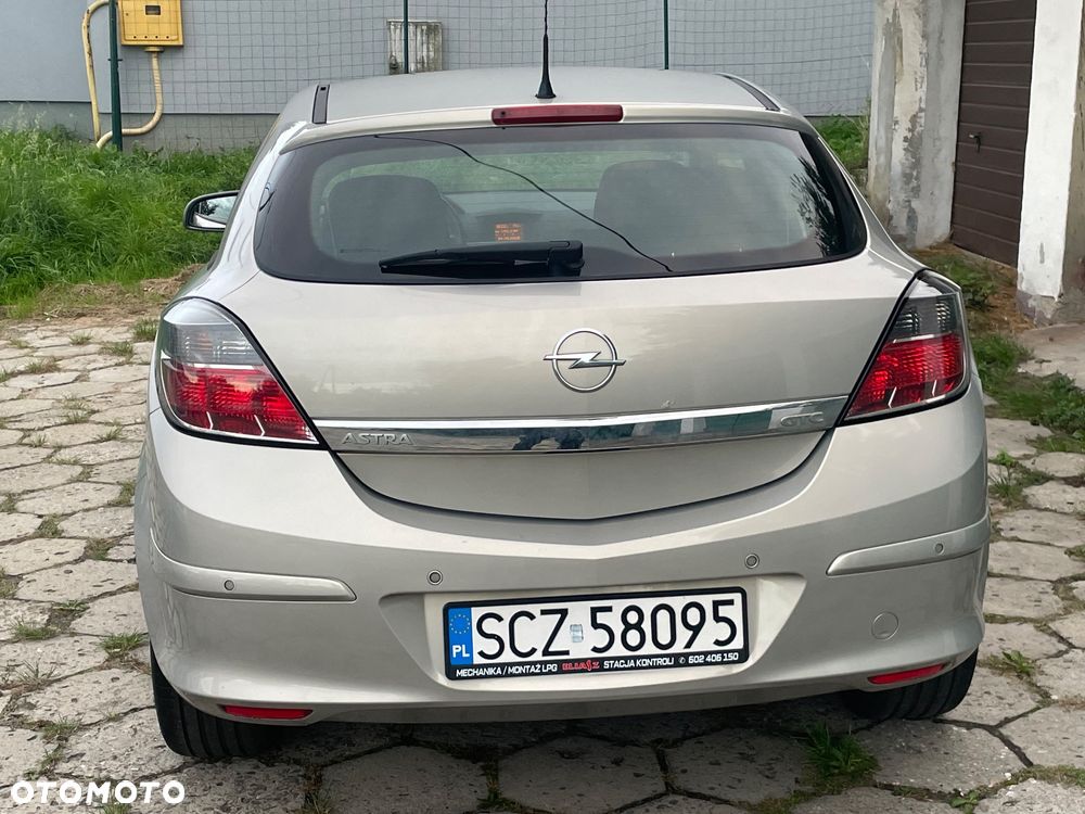 Opel Astra GTC 1.4 Cosmo - 11