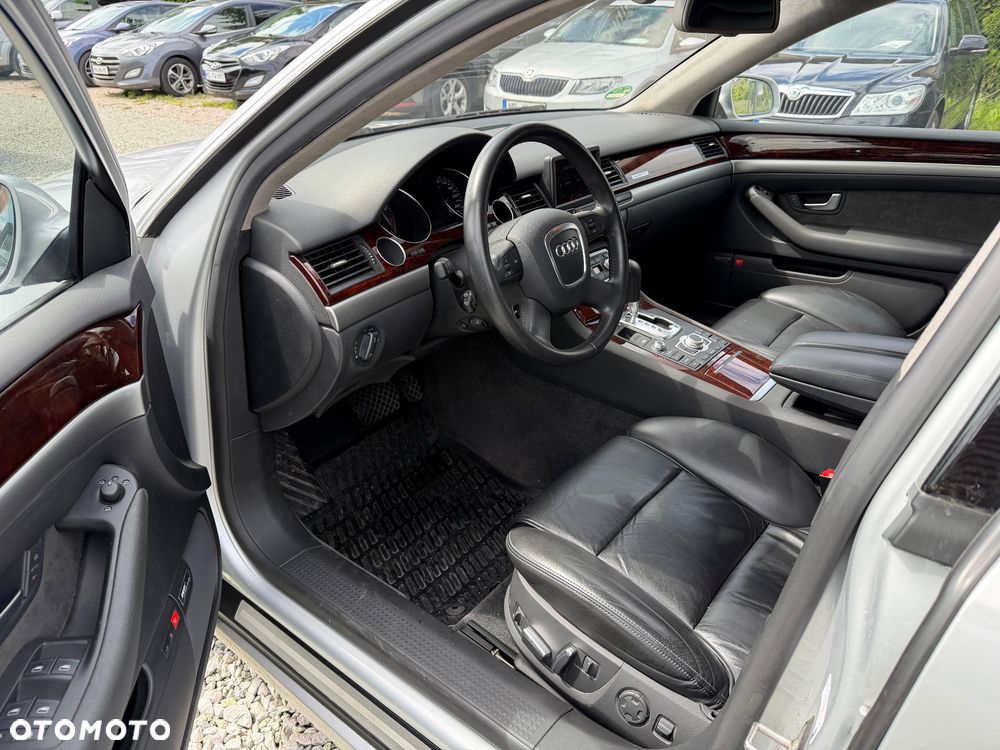 Audi A8 4.2 Quattro - 24