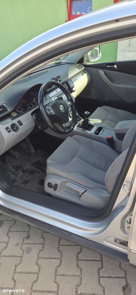 Volkswagen Passat - 33