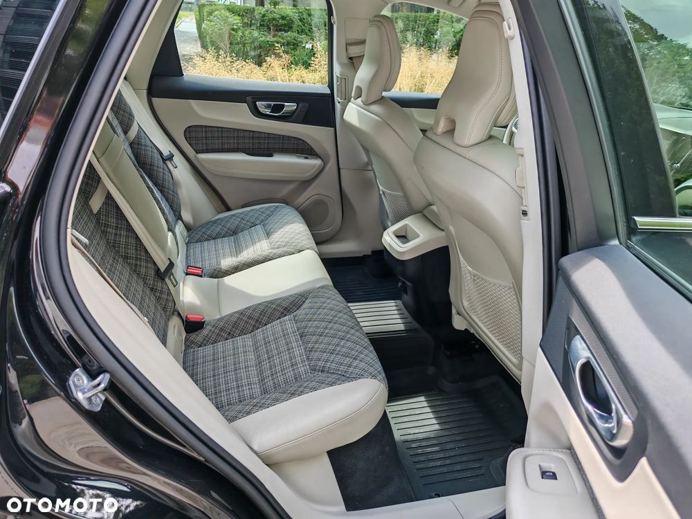 Volvo XC 60 B4 D AWD Momentum Pro - 15