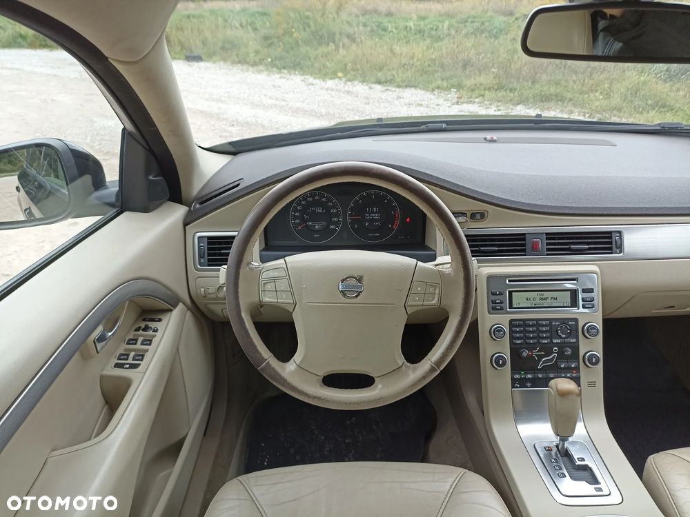 Volvo V70 D5 Momentum - 16