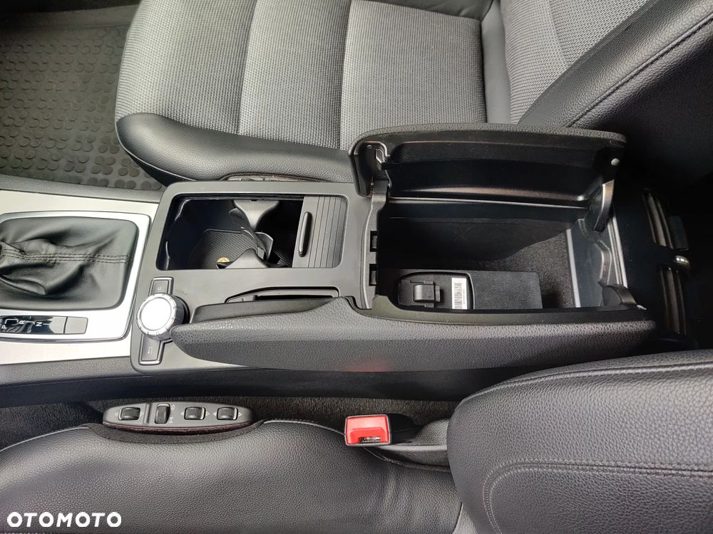 Mercedes-Benz Klasa C 250 T (BlueEFFICIENCY) 7G-TRONIC Avantgarde - 31