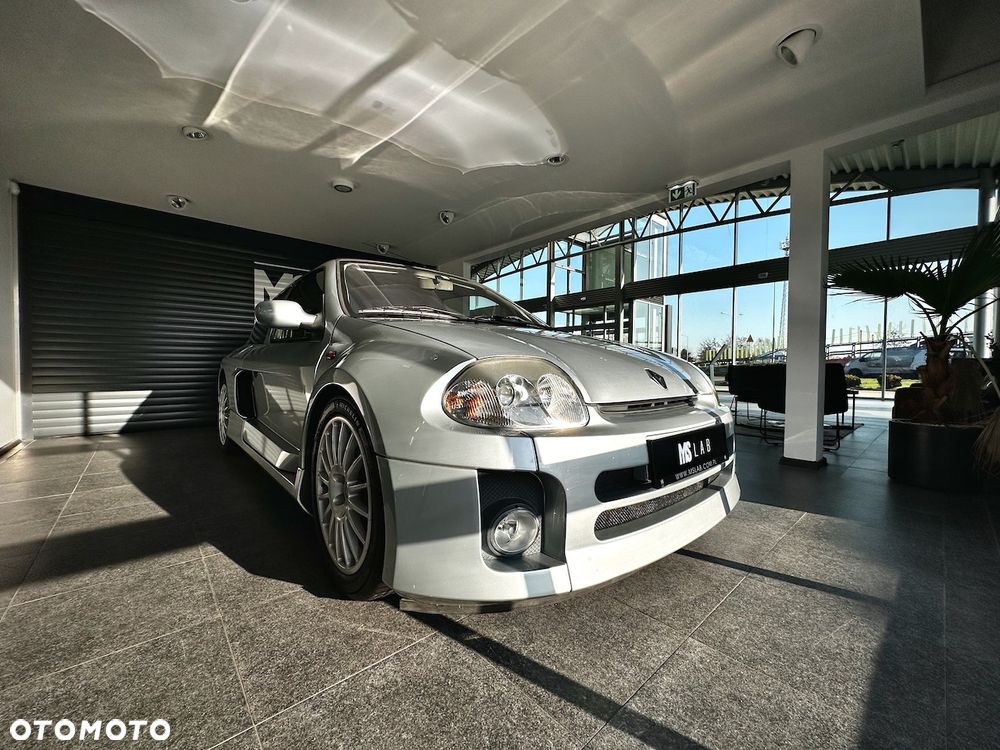 Renault Clio 3.0 V6 Sport - 2