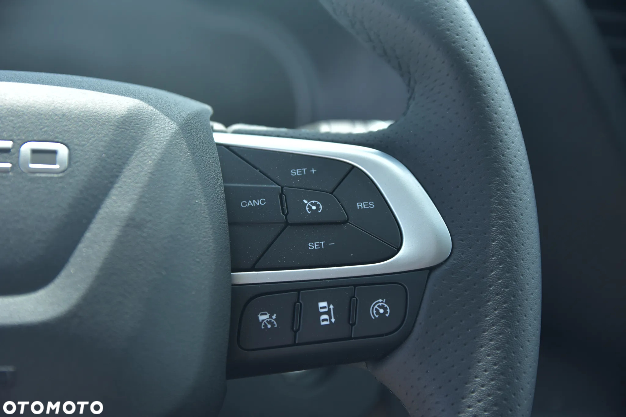 Iveco Daily zabudowa 10EP międzynarodowa kabina sypialna - 17