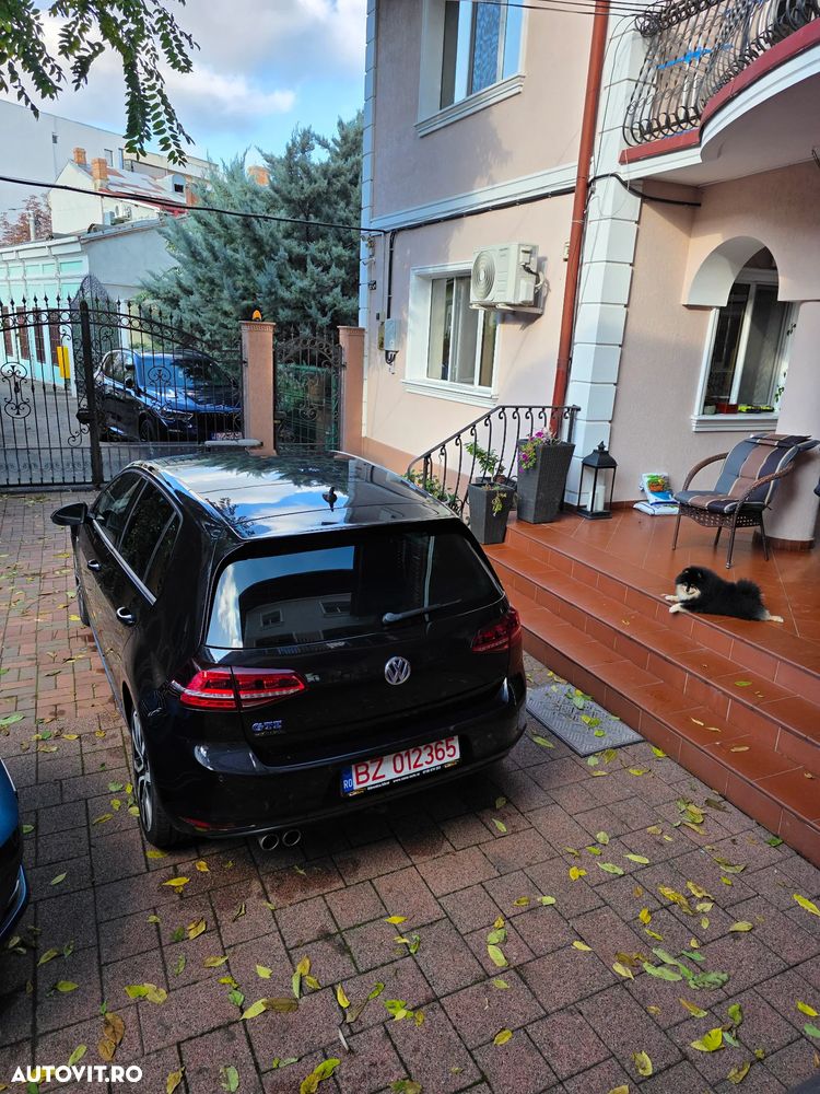 Volkswagen Golf - 5
