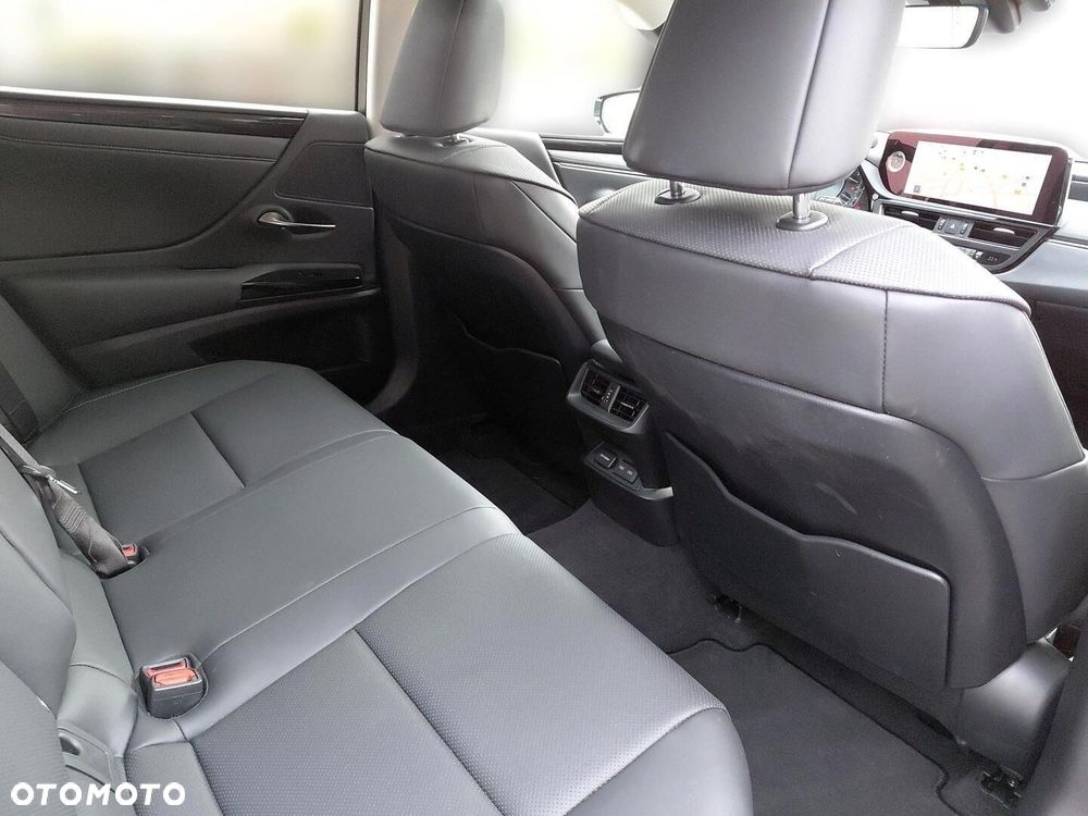 Lexus ES 300h Business Edition - 15