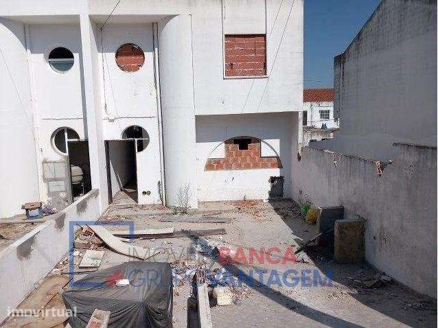 Moradia T3, de 2 pisos, implantada em terreno com 155m², em Elvas - Grande imagem: 3/9