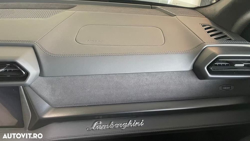 Lamborghini URUS - 12