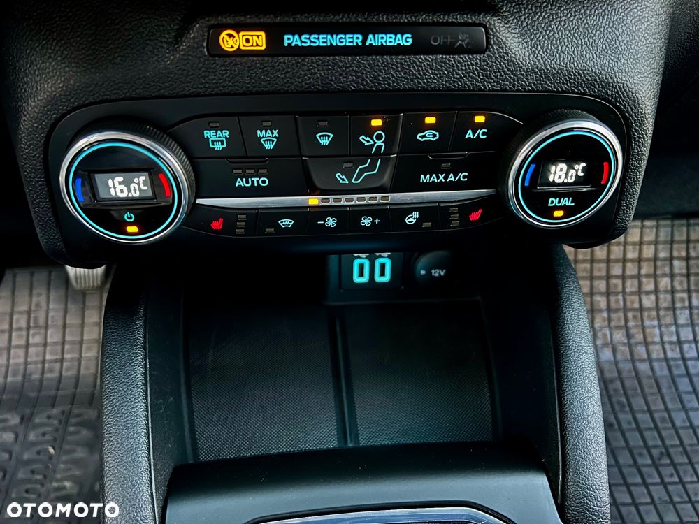 Ford Kuga 1.5 EcoBoost FWD Titanium X - 36