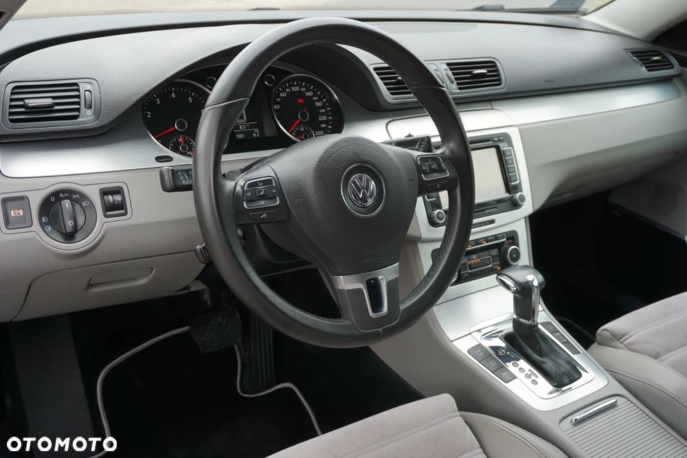 Volkswagen Passat 3.2 V6 FSI 4Mot Highline DSG - 11