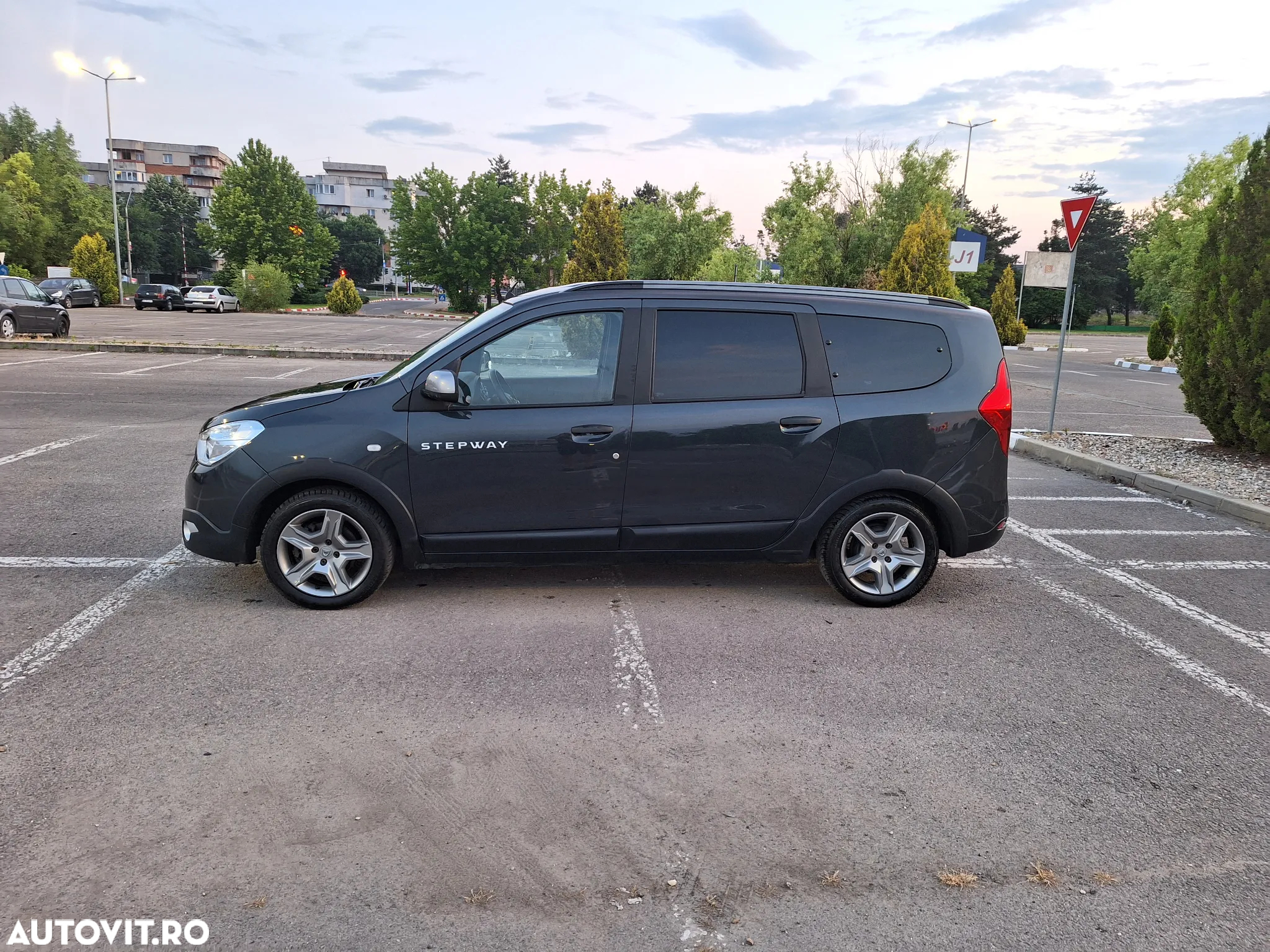 Dacia Lodgy dCi 110 Stepway - 3