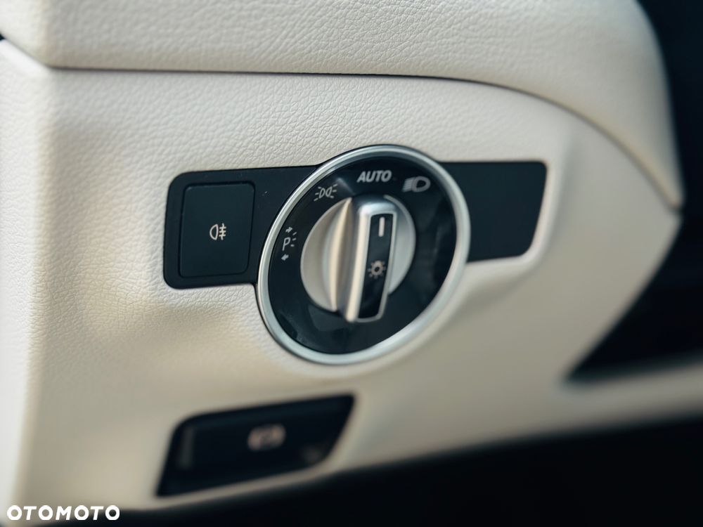 Mercedes-Benz GLA 200 7G-DCT Style - 26