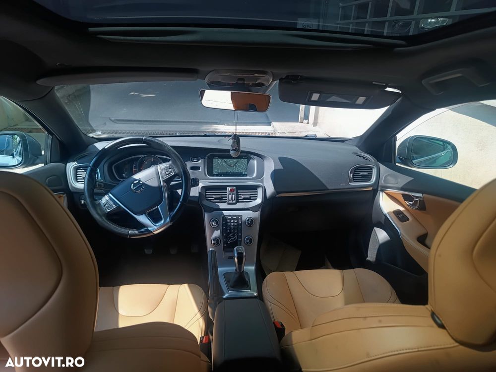 Volvo V40 D2 Inscription - 1