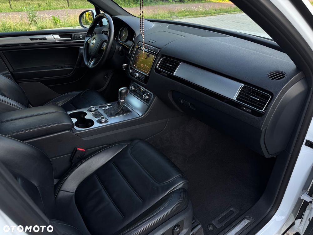 Volkswagen Touareg 3.0 V6 TDI BMT Perfectline R-Style - 23