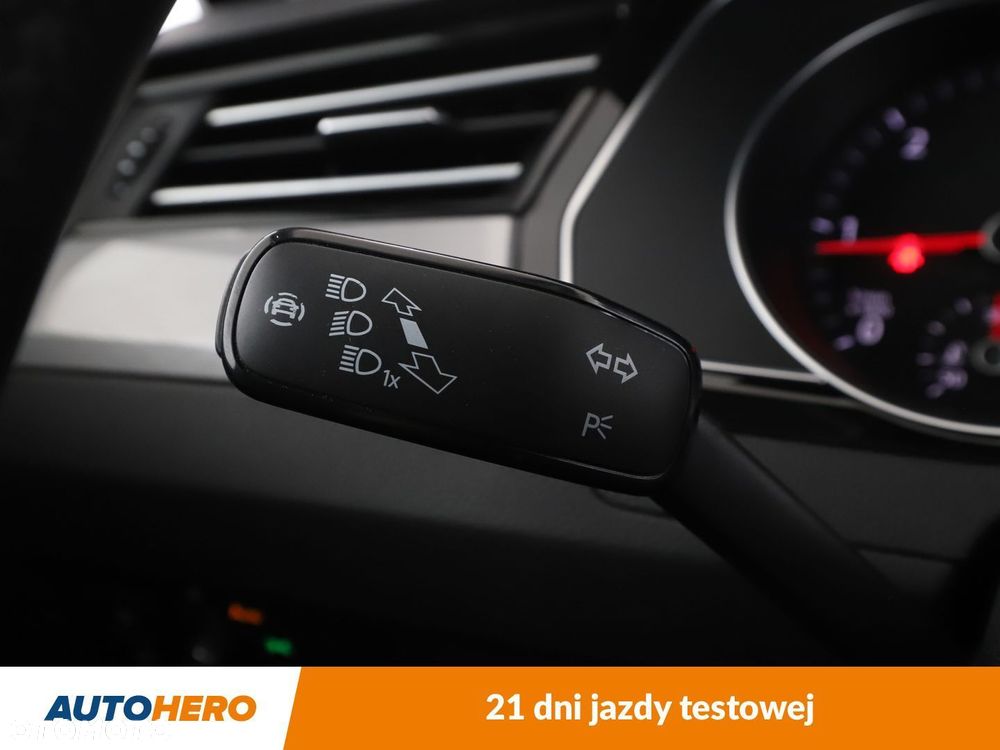 Volkswagen Passat - 31