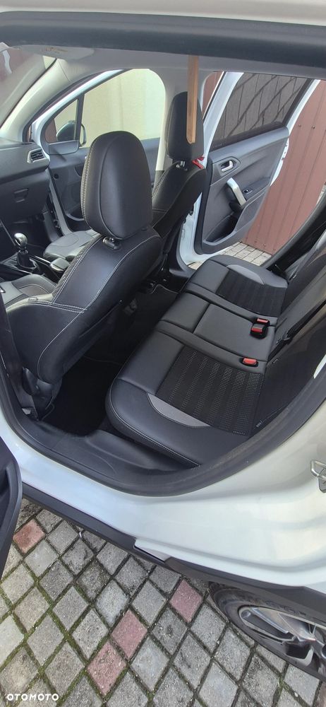 Peugeot 2008 1.2 Pure Tech GPF Style S&S - 11