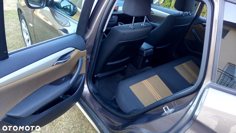 BMW X1 sDrive18d xLine - 25