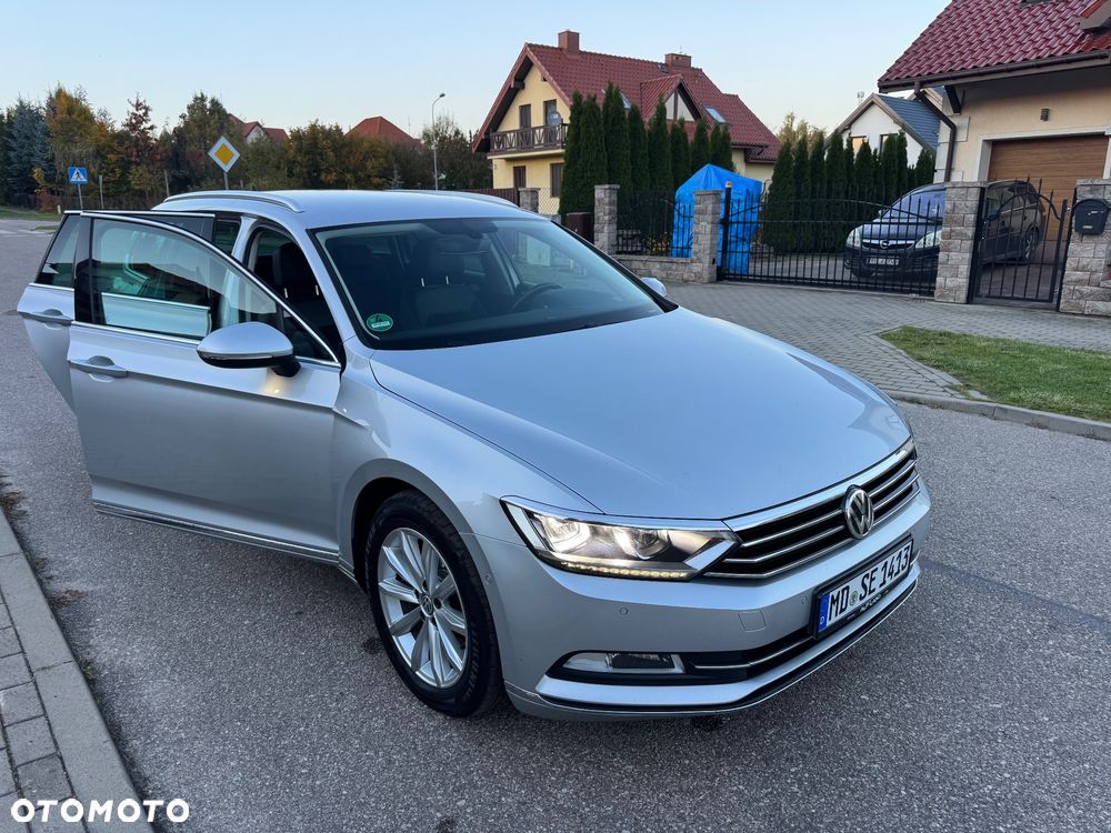 Volkswagen Passat - 1