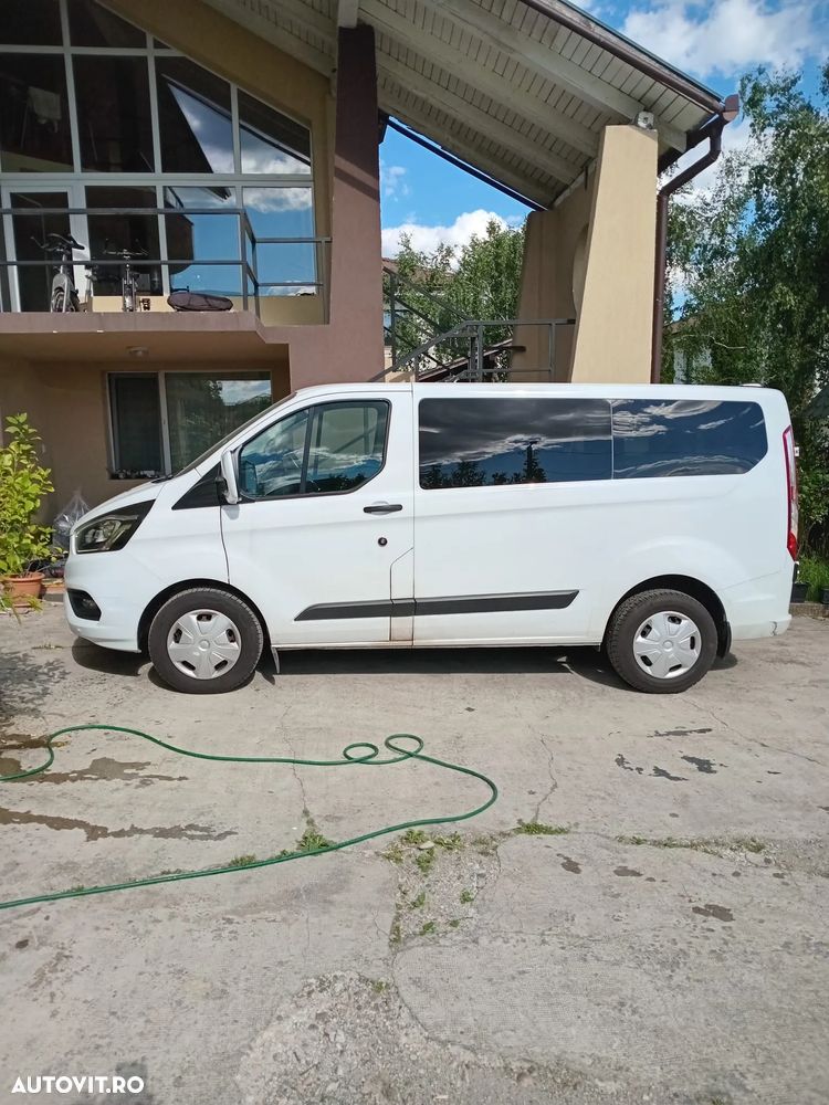 Ford Tourneo Custom - 1