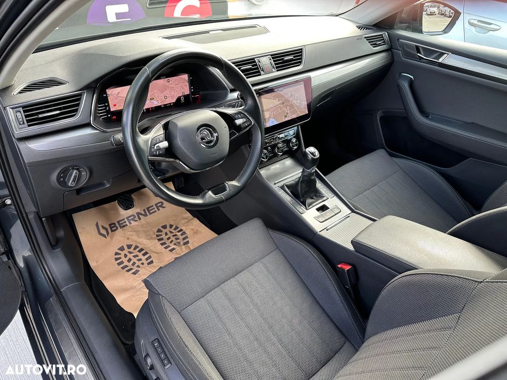 Skoda Superb 2.0 TDI Premium Edition - 13