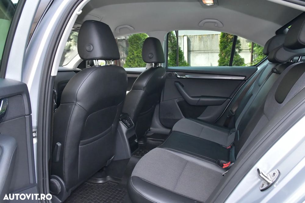 Skoda Octavia 2.0 TDI DSG 4X4 Style - 33