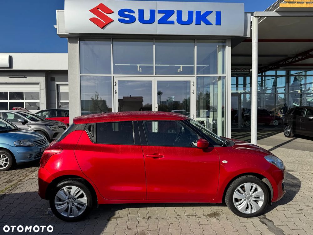 Suzuki Swift 1.2 Premium Plus CVT - 1
