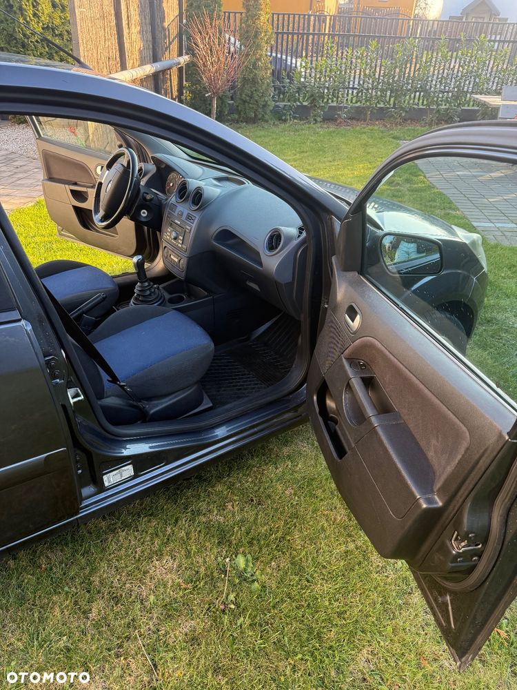 Ford Fiesta - 8
