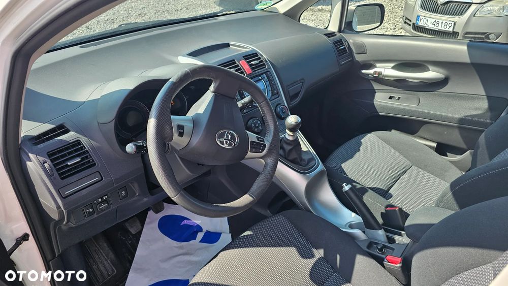 Toyota Auris 1.6 Premium + - 11