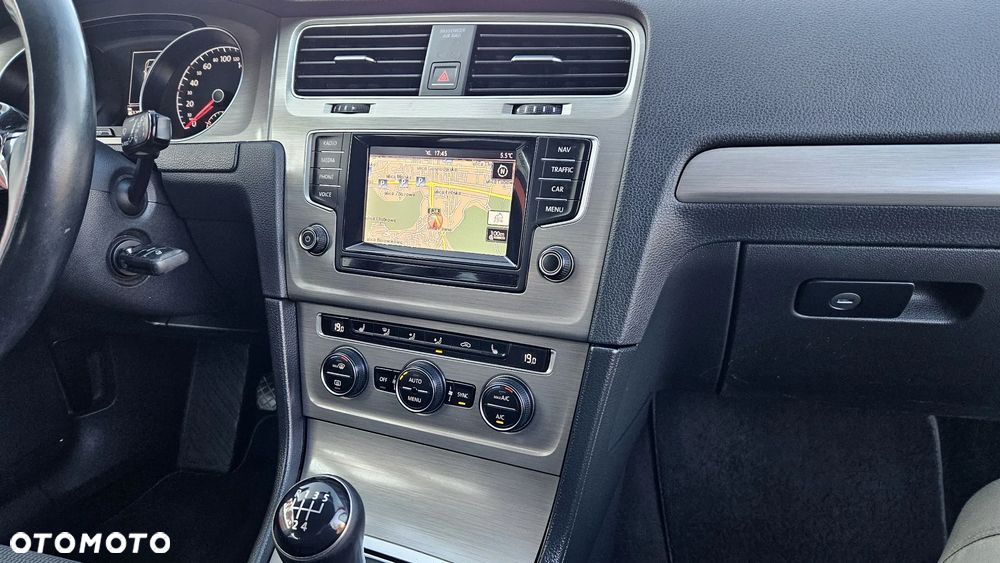 Volkswagen Golf 1.6 TDI BlueMotion Comfortline - 40