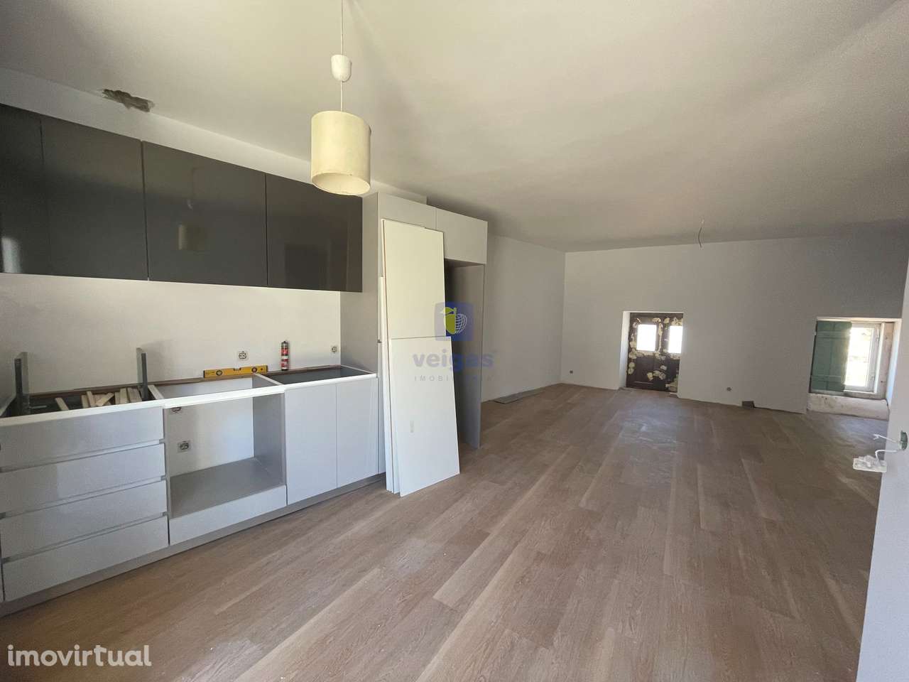 Oportunidade de investimento!!  Terreno com duas moradias em fase de a - Grande imagem: 3/18