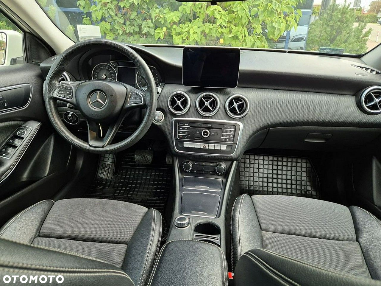 Mercedes-Benz Klasa A 180 7G-DCT - 13
