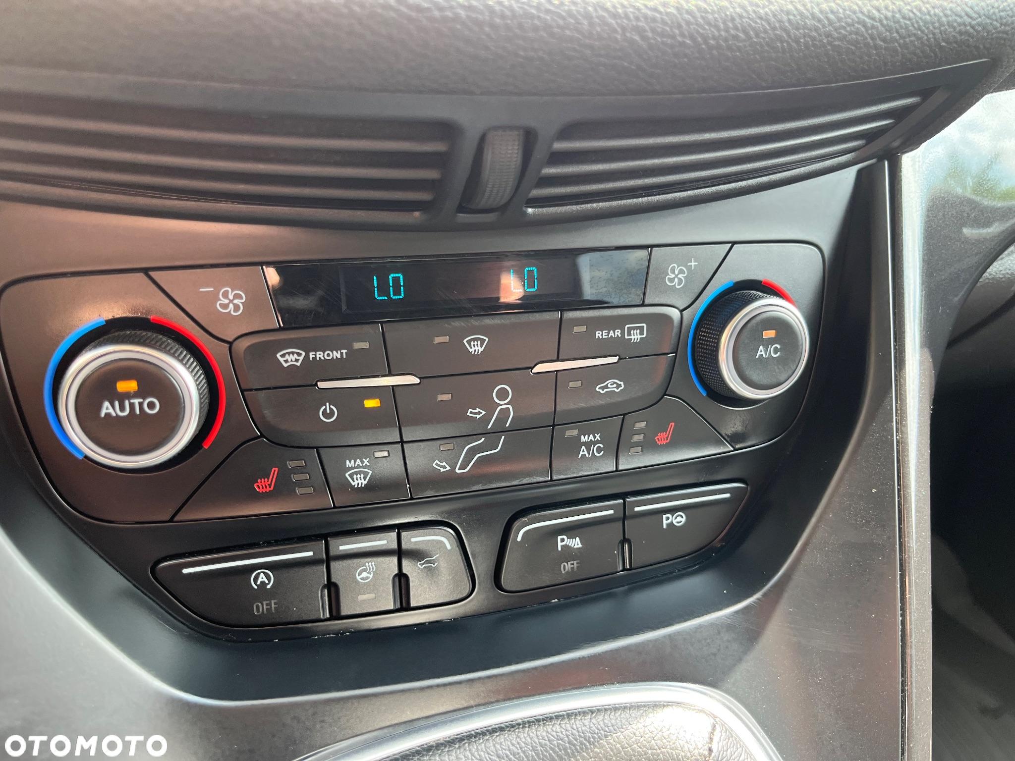 Ford Kuga 2.0 TDCi 2x4 Titanium - 23