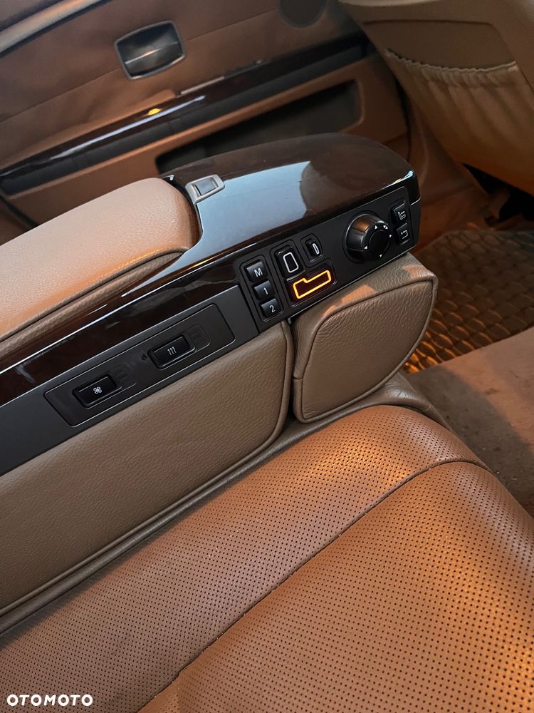 BMW Seria 7 750Li - 13