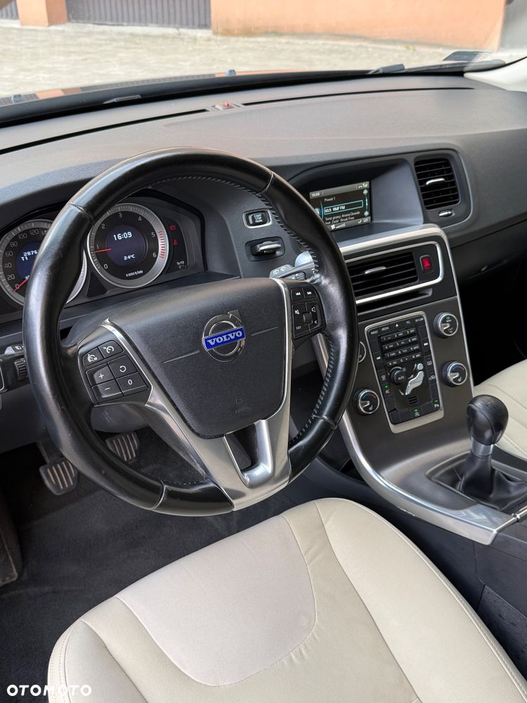 Volvo V60 D4 Momentum - 14
