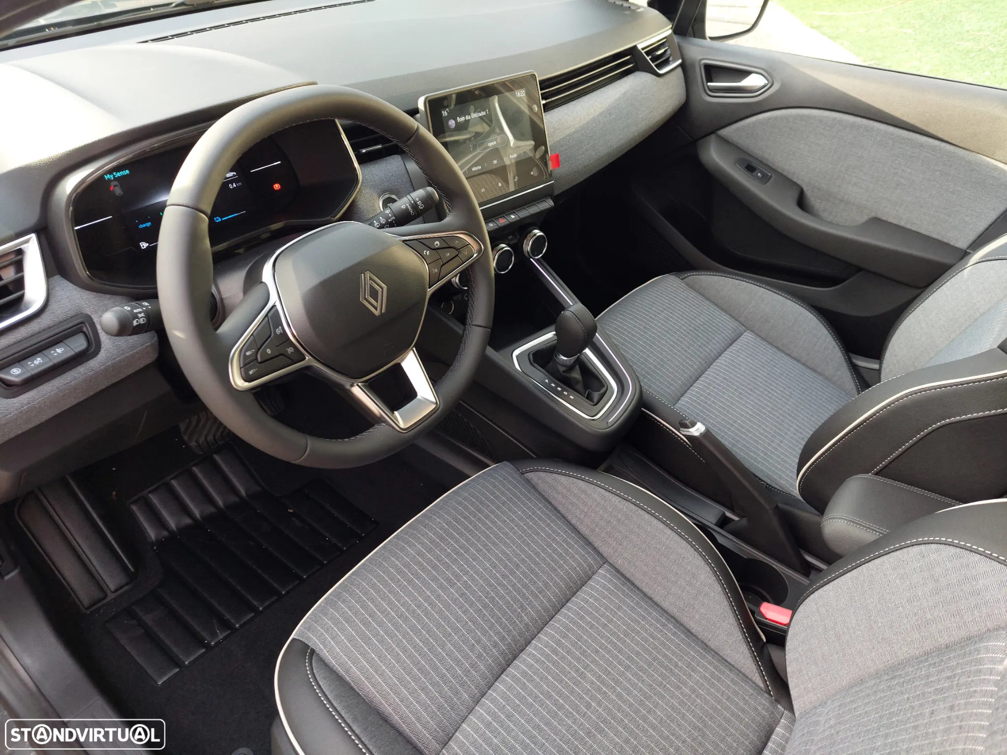 Renault Clio 1.0 TCe Techno Bi-Fuel - 14