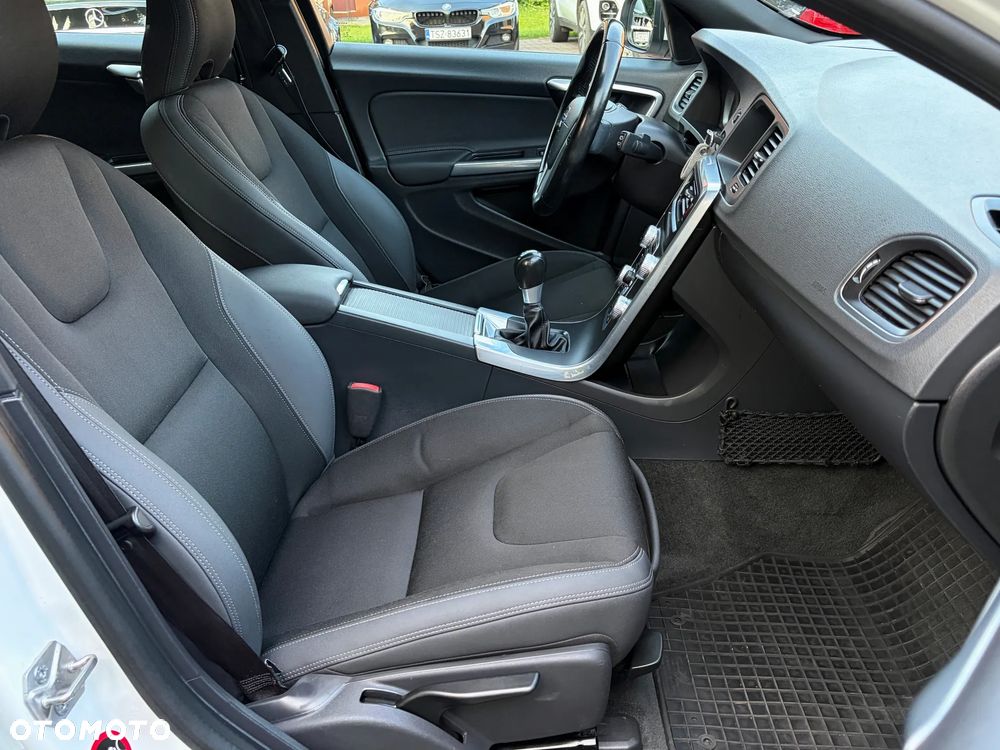 Volvo V60 D3 Momentum - 7