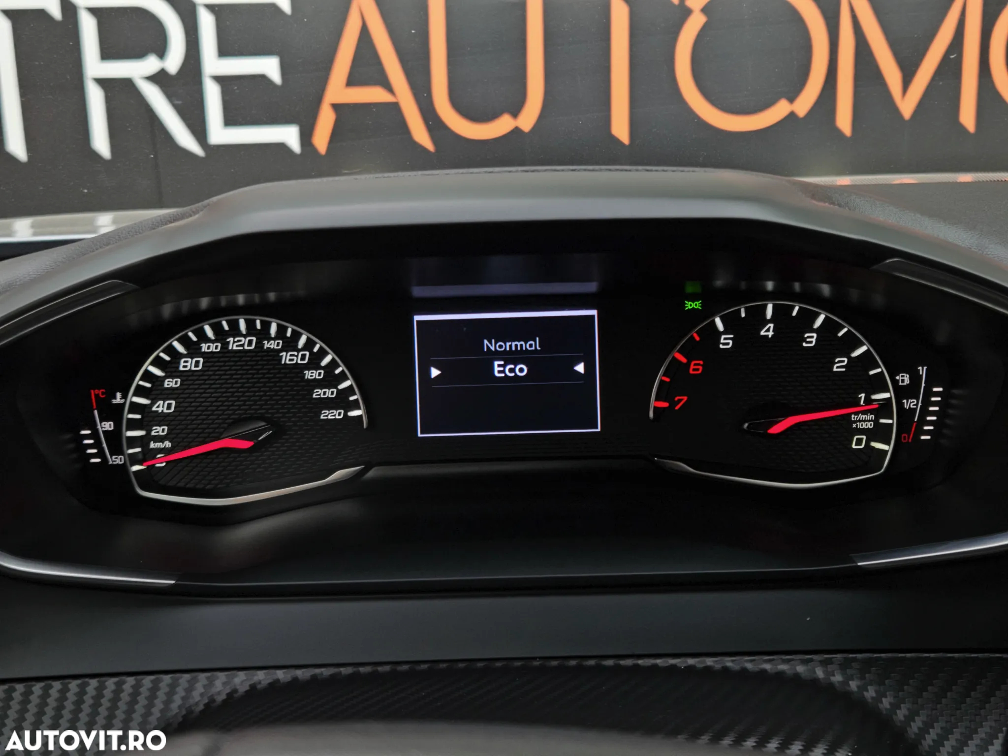 Peugeot 2008 1.5 BlueHDI 130 S&S EAT8 Allure - 18