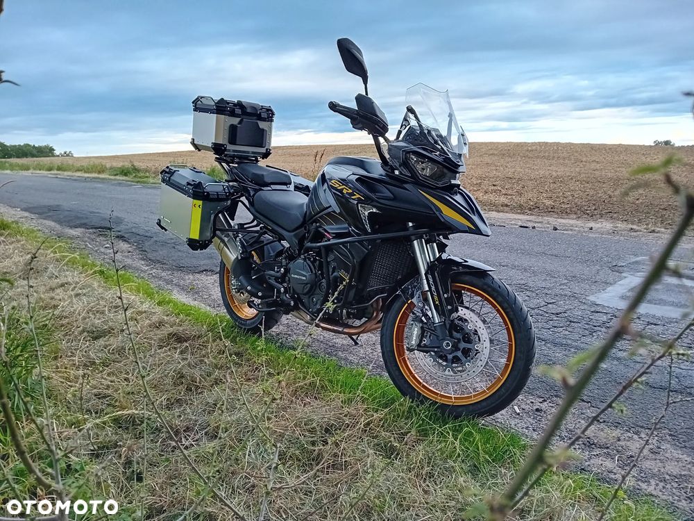 QJMOTOR SRT900SX - 4