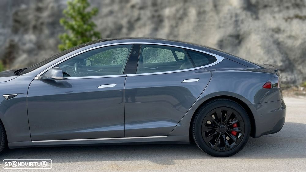 Tesla Model S - 4