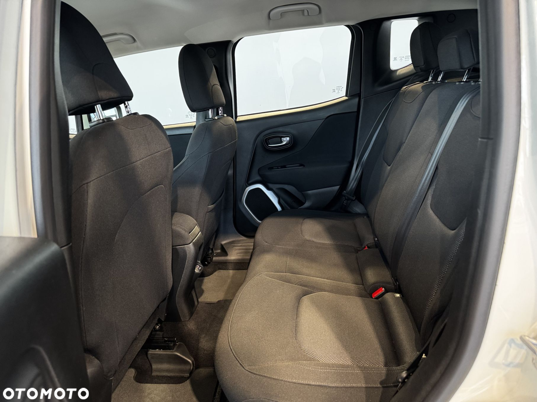 Jeep Renegade - 12