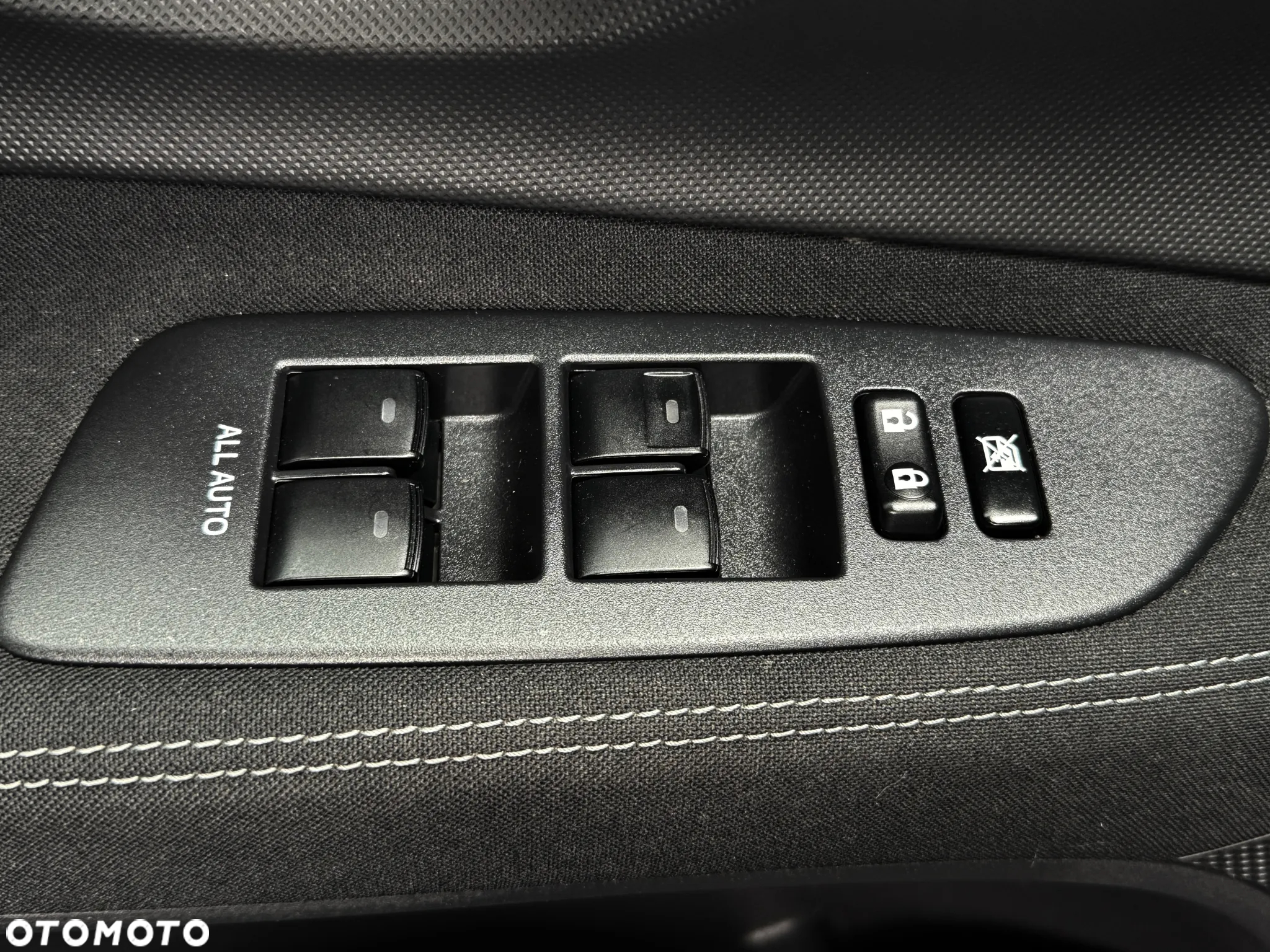 Toyota Auris 1.8 HSD Luna - 19
