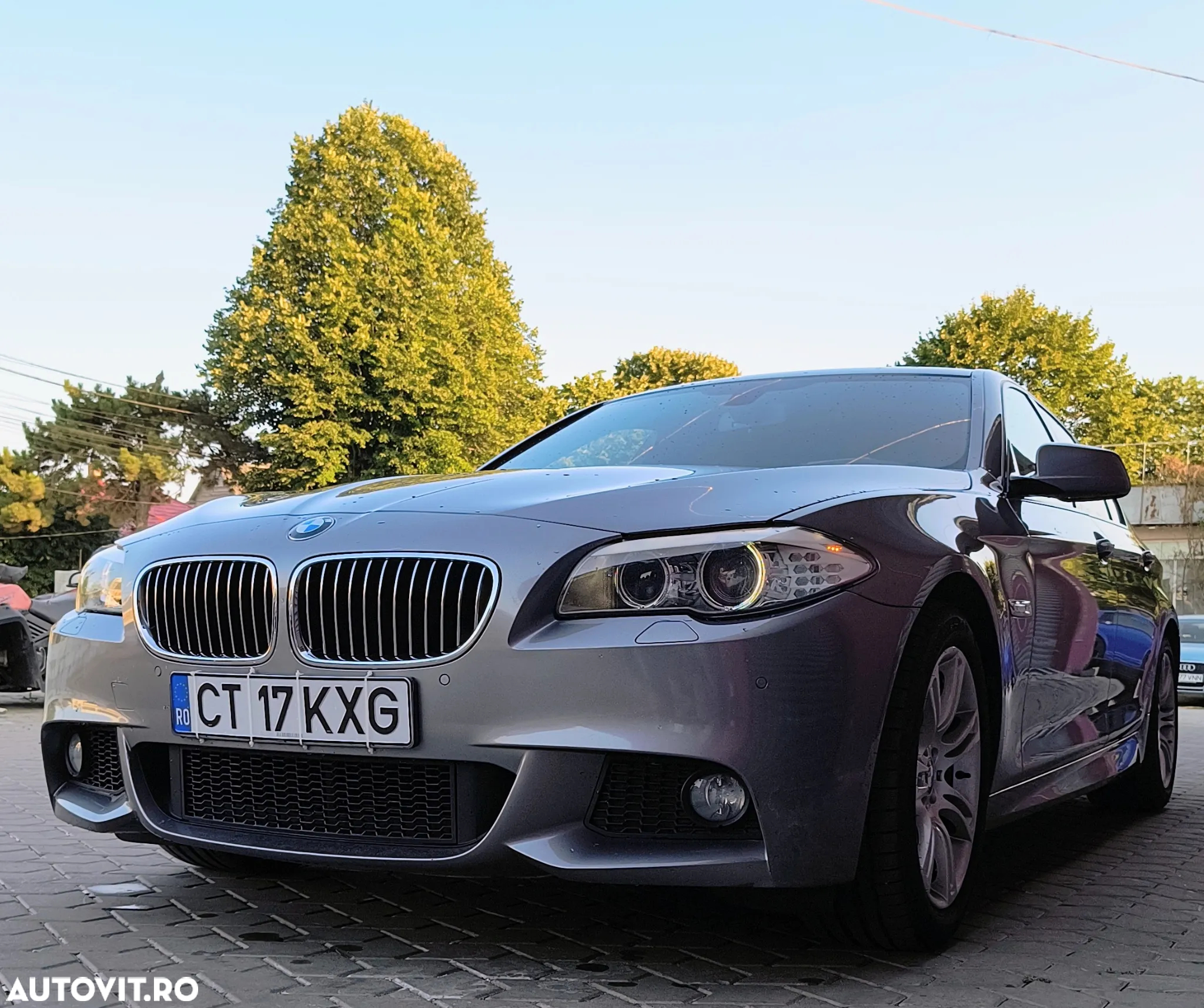 BMW Seria 5 520i Sport-Aut. - 2