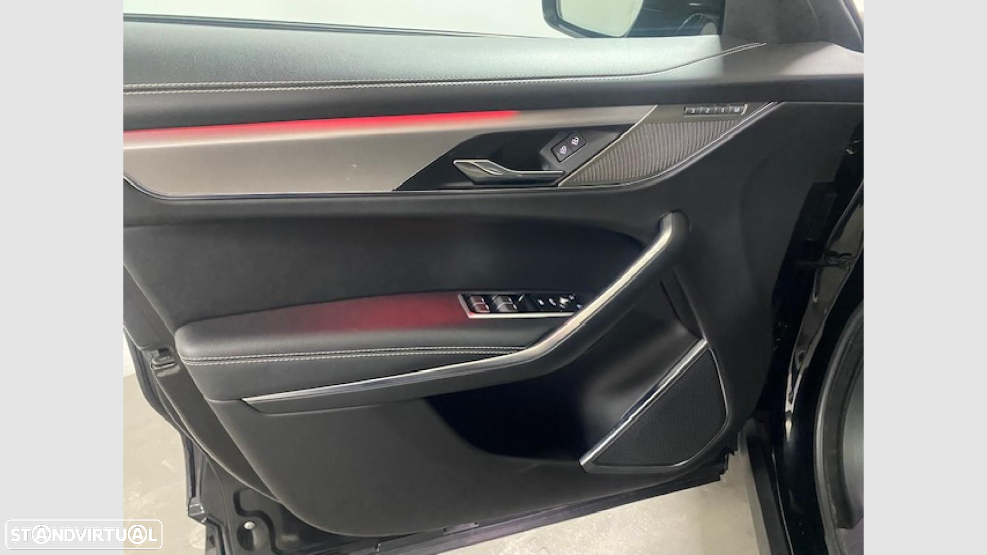 Jaguar F-Pace 2.0 P400e AWD R-Dynamic S - 11