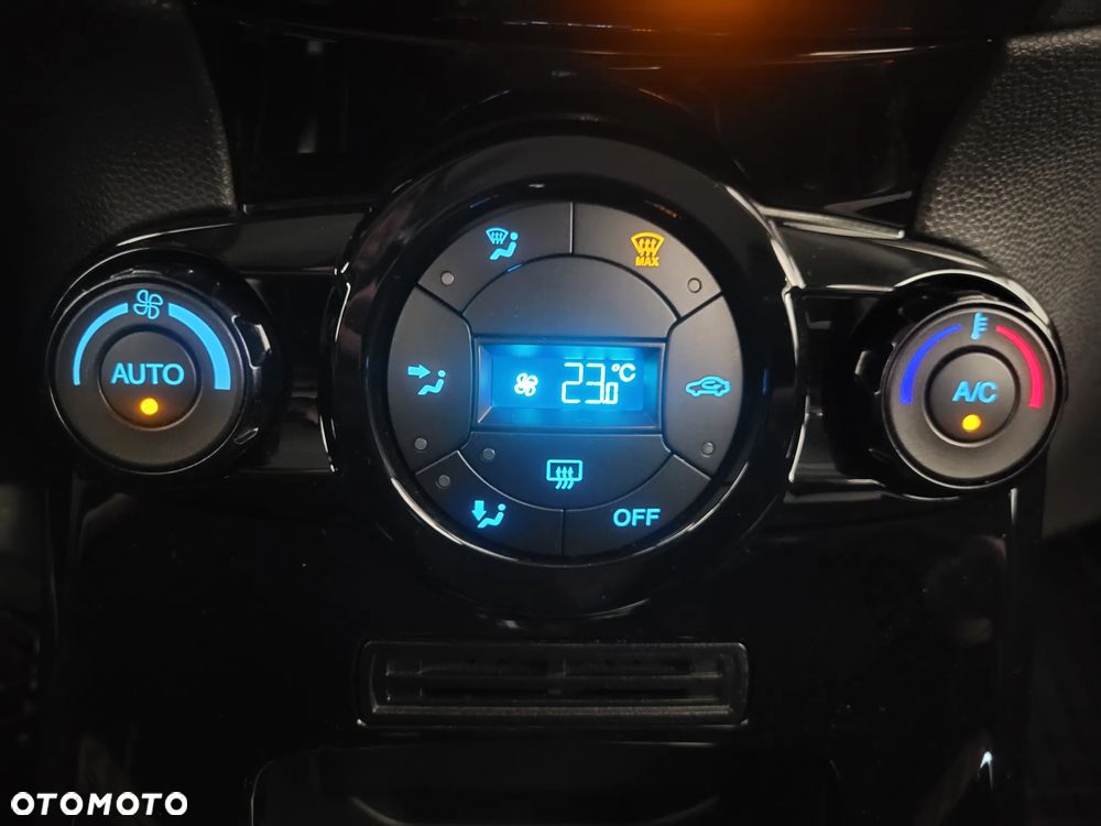 Ford Fiesta 1.0 EcoBoost Titanium - 24