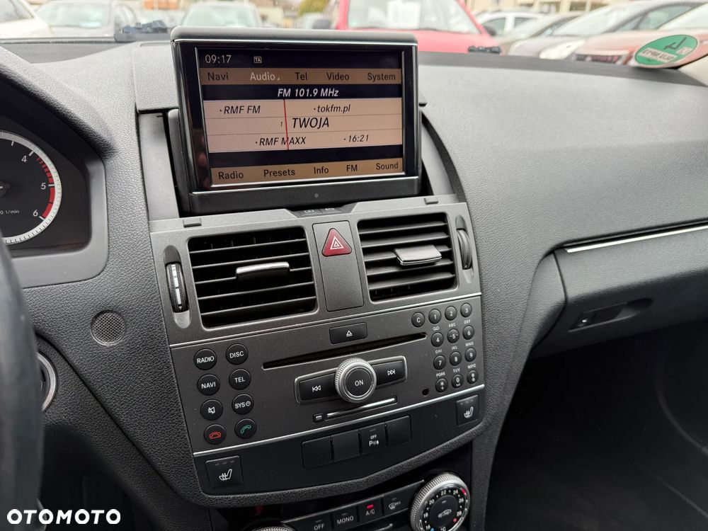 Mercedes-Benz Klasa C 220 CDI DPF (BlueEFFICIENCY) Elegance - 17